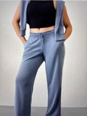 Athleta Seasoft straight leg pant Size Medium Coastline Blue